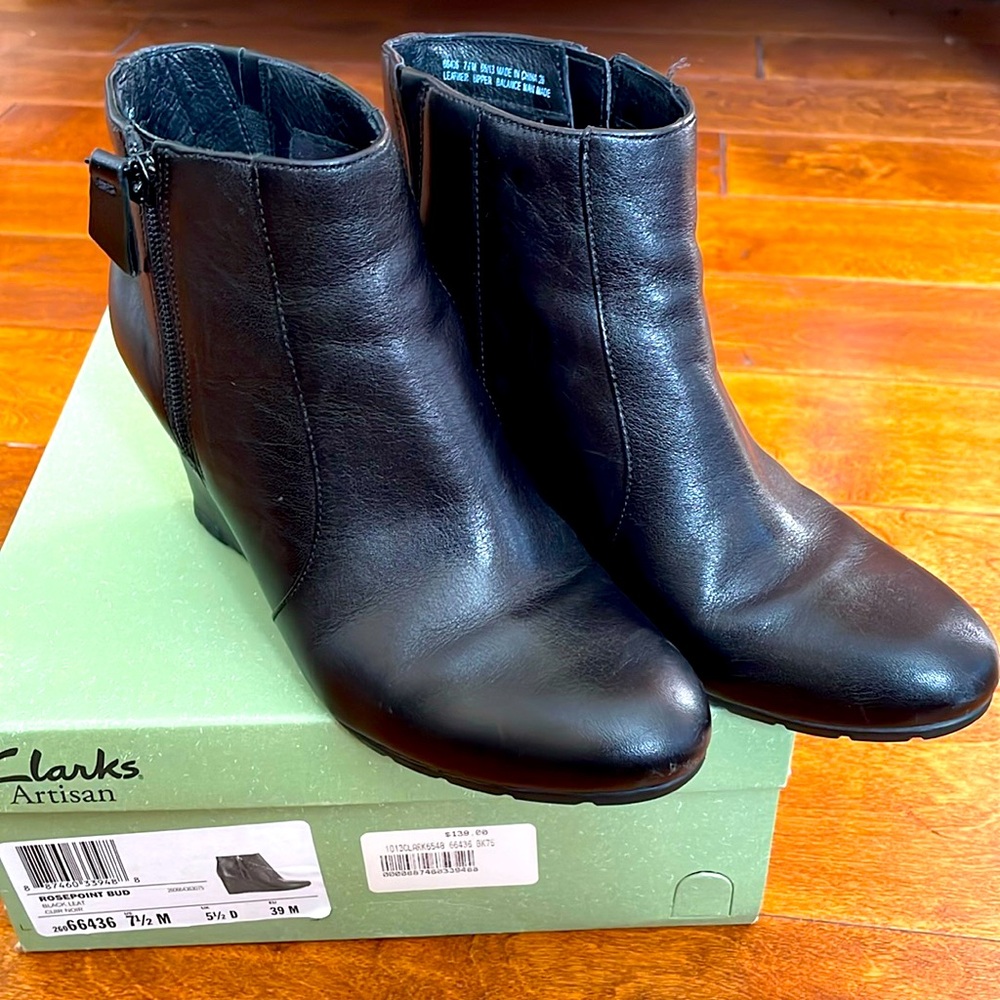 Ladies Clark’s Artisan Black Ankle Boots Sz 7 1/2 M Preowned